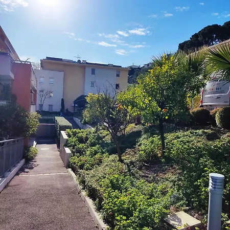 Garden Level Near Apartmán